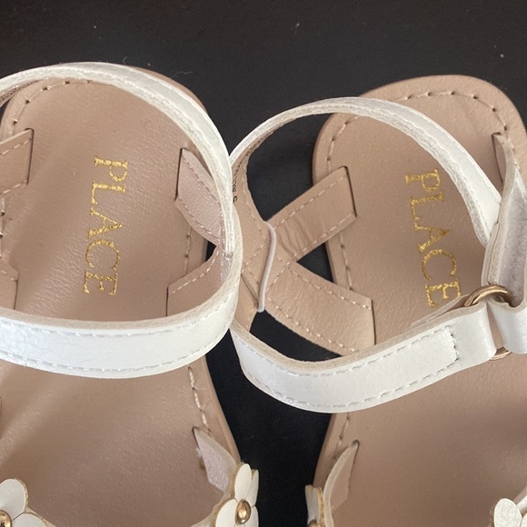 NWT Children’s Place Floral White Sandals - Picture 4 of 5
